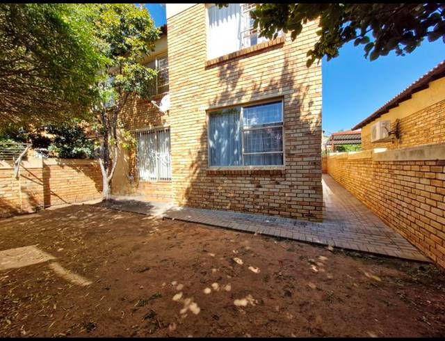 2 BEDROOM APARTMENT FOR SALE IN HEUWELSIG ESTATE